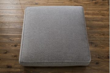 中古　イタリア　ミノッティ(Minotti)　シンプルながら洗練された佇まいのオットマン(フットスツール、1Pソファ、椅子)(R-061474)