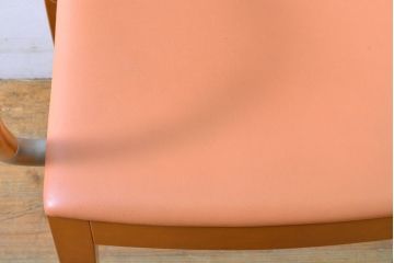 中古　美品　arflex(アルフレックス)　LUCA(ルカ)　滑らかに曲線を描く肘掛けと籠編みのような背もたれがアクセントのアームチェア(ダイニングチェア、イス、椅子)(定価約12万円)(R-061479)