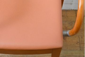 中古　美品　arflex(アルフレックス)　LUCA(ルカ)　滑らかに曲線を描く肘掛けと籠編みのような背もたれがアクセントのアームチェア(ダイニングチェア、イス、椅子)(定価約12万円)(R-061480)