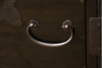 和製アンティーク　歴史を感じさせる佇まいが魅力的な庄内小箪笥(和タンス、収納箪笥、引き出し、整理箪笥、時代箪笥)(R-061495)