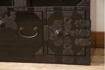 和製アンティーク　歴史を感じさせる佇まいが魅力的な庄内小箪笥(和タンス、収納箪笥、引き出し、整理箪笥、時代箪笥)(R-061495)