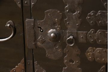 和製アンティーク　歴史を感じさせる佇まいが魅力的な庄内小箪笥(和タンス、収納箪笥、引き出し、整理箪笥、時代箪笥)(R-061495)