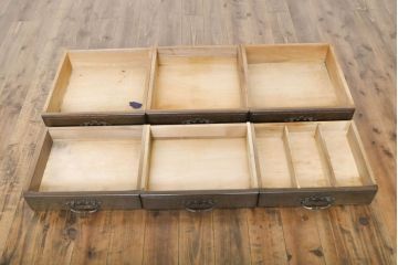 中古　横浜クラシック家具　ノックオンウッド(knockonwood)　Hand Made　上品なデザインが美しいカップボード(食器棚、飾り棚、戸棚、収納棚、キャビネット)(R-061496)