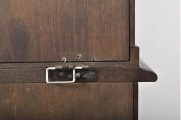 中古　横浜クラシック家具　ノックオンウッド(knockonwood)　Hand Made　上品なデザインが美しいカップボード(食器棚、飾り棚、戸棚、収納棚、キャビネット)(R-061496)