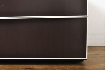 中古　イタリア家具　arflex(アルフレックス)　COMPOSER(コンポーザー)　シンプルなデザインでお部屋に馴染みやすいローチェスト(引き出し、サイドチェスト、サイドボード、ローボード)(R-061497)