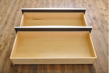 中古　イタリア家具　arflex(アルフレックス)　COMPOSER(コンポーザー)　シンプルなデザインでお部屋に馴染みやすいローチェスト(引き出し、サイドチェスト、サイドボード、ローボード)(R-061500)