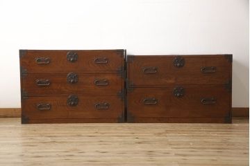 和製アンティーク　高級品　上手物　前面欅(ケヤキ)　五丁引き　細やかなデザインの金具が目を惹く庄内箪笥(時代箪笥、チェスト、引き出し、和タンス、衣装箪笥)(R-061501)