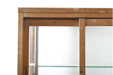 和製アンティーク　前面曲面ガラス(Rガラス)　レトロな雰囲気漂う縦型ガラスケース(ショーケース、飾り棚、陳列棚、収納棚)(R-061504)