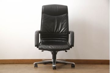 希少!　ヨーロッパビンテージ　ドイツ　girsberger(ギルスバーガー)社　trilax(トリラックス)　本革　ドイツらしい機能美が光るレザーオフィスチェア(アームチェア、ワークチェア、ヴィンテージ)(R-061508)