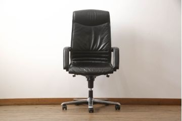 希少!　ヨーロッパビンテージ　ドイツ　girsberger(ギルスバーガー)社　trilax(トリラックス)　本革　ドイツらしい機能美が光るレザーオフィスチェア(アームチェア、ワークチェア、ヴィンテージ)(R-061508)