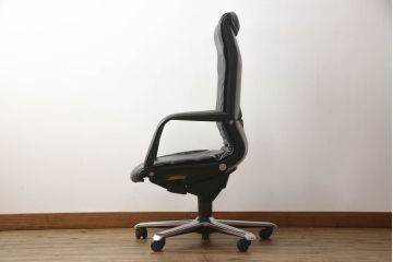 希少!　ヨーロッパビンテージ　ドイツ　girsberger(ギルスバーガー)社　trilax(トリラックス)　本革　ドイツらしい機能美が光るレザーオフィスチェア(アームチェア、ワークチェア、ヴィンテージ)(R-061508)