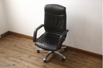 希少!　ヨーロッパビンテージ　ドイツ　girsberger(ギルスバーガー)社　trilax(トリラックス)　本革　ドイツらしい機能美が光るレザーオフィスチェア(アームチェア、ワークチェア、ヴィンテージ)(R-061508)