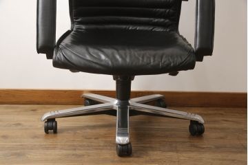 希少!　ヨーロッパビンテージ　ドイツ　girsberger(ギルスバーガー)社　trilax(トリラックス)　本革　ドイツらしい機能美が光るレザーオフィスチェア(アームチェア、ワークチェア、ヴィンテージ)(R-061508)