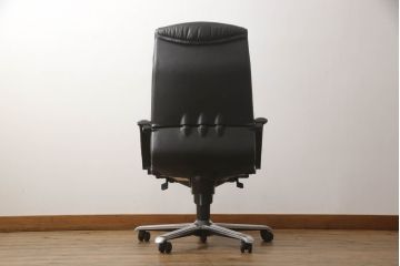 希少!　ヨーロッパビンテージ　ドイツ　girsberger(ギルスバーガー)社　trilax(トリラックス)　本革　ドイツらしい機能美が光るレザーオフィスチェア(アームチェア、ワークチェア、ヴィンテージ)(R-061508)