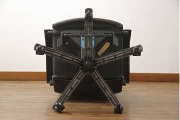 希少!　ヨーロッパビンテージ　ドイツ　girsberger(ギルスバーガー)社　trilax(トリラックス)　本革　ドイツらしい機能美が光るレザーオフィスチェア(アームチェア、ワークチェア、ヴィンテージ)(R-061508)