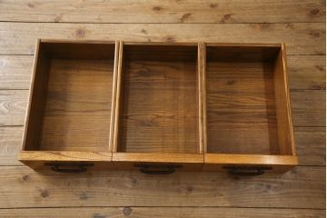 中古　民芸家具　超美品　展示品　ニレ材　品のある佇まいが美しい三尺水屋箪笥(収納棚、戸棚、食器棚、重ね戸棚、キャビネット)(R-061509)