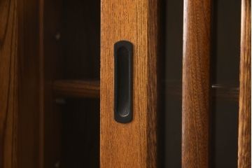 中古　民芸家具　超美品　展示品　ニレ材　品のある佇まいが美しい三尺水屋箪笥(収納棚、戸棚、食器棚、重ね戸棚、キャビネット)(R-061509)