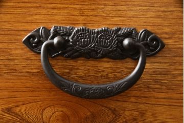中古　民芸家具　超美品　展示品　ニレ材　品のある佇まいが美しい三尺水屋箪笥(収納棚、戸棚、食器棚、重ね戸棚、キャビネット)(R-061509)