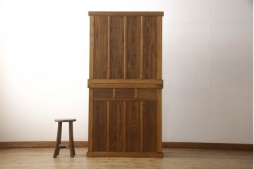 中古　民芸家具　超美品　展示品　ニレ材　品のある佇まいが美しい三尺水屋箪笥(収納棚、戸棚、食器棚、重ね戸棚、キャビネット)(R-061509)