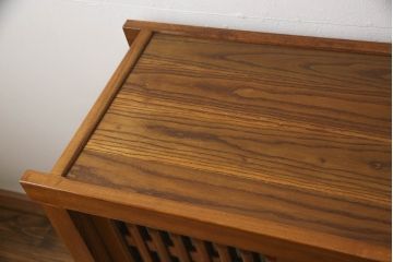 中古　民芸家具　超美品　展示品　ニレ材　品のある佇まいが美しい三尺水屋箪笥(収納棚、戸棚、食器棚、重ね戸棚、キャビネット)(R-061509)