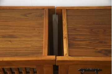 中古　民芸家具　超美品　展示品　ニレ材　品のある佇まいが美しい三尺水屋箪笥(収納棚、戸棚、食器棚、重ね戸棚、キャビネット)(R-061509)