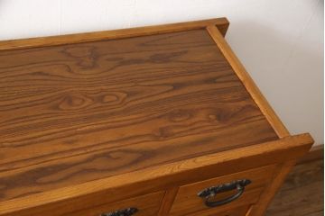 中古　民芸家具　超美品　展示品　ニレ材　品のある佇まいが美しい三尺水屋箪笥(収納棚、戸棚、食器棚、重ね戸棚、キャビネット)(R-061509)