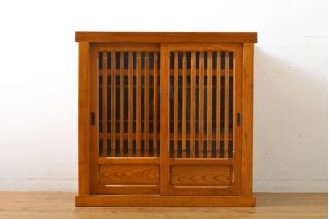 中古　民芸家具　超美品　展示品　ニレ材　品のある佇まいが美しい三尺水屋箪笥サイドボード(収納棚、戸棚、食器棚、キャビネット)(R-061510)