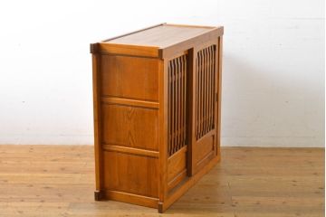 中古　民芸家具　超美品　展示品　ニレ材　品のある佇まいが美しい三尺水屋箪笥サイドボード(収納棚、戸棚、食器棚、キャビネット)(R-061510)