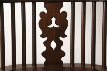 中古　美品　松本民芸家具　透かし彫りや挽き物加工など、細部まで凝ったつくりのW型ロッキングチェア(板座チェア、アームチェア)(R-061512)