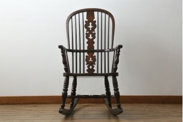 中古　美品　松本民芸家具　透かし彫りや挽き物加工など、細部まで凝ったつくりのW型ロッキングチェア(板座チェア、アームチェア)(R-061513)