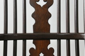 中古　美品　松本民芸家具　透かし彫りや挽き物加工など、細部まで凝ったつくりのW型ロッキングチェア(板座チェア、アームチェア)(R-061513)