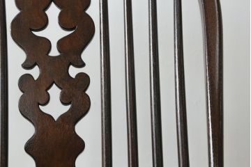 中古　美品　松本民芸家具　透かし彫りや挽き物加工など、細部まで凝ったつくりのW型ロッキングチェア(板座チェア、アームチェア)(R-061513)