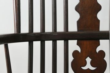 中古　美品　松本民芸家具　透かし彫りや挽き物加工など、細部まで凝ったつくりのW型ロッキングチェア(板座チェア、アームチェア)(R-061513)
