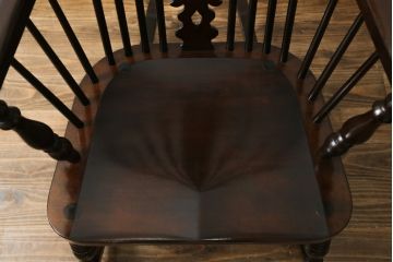 中古　美品　松本民芸家具　透かし彫りや挽き物加工など、細部まで凝ったつくりのW型ロッキングチェア(板座チェア、アームチェア)(R-061513)