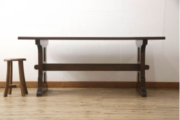 中古　松本民芸家具　深みのある色合いが美しいC型食卓(ダイニングテーブル、4人掛け、6人掛け)(定価約40万円)(R-061515)