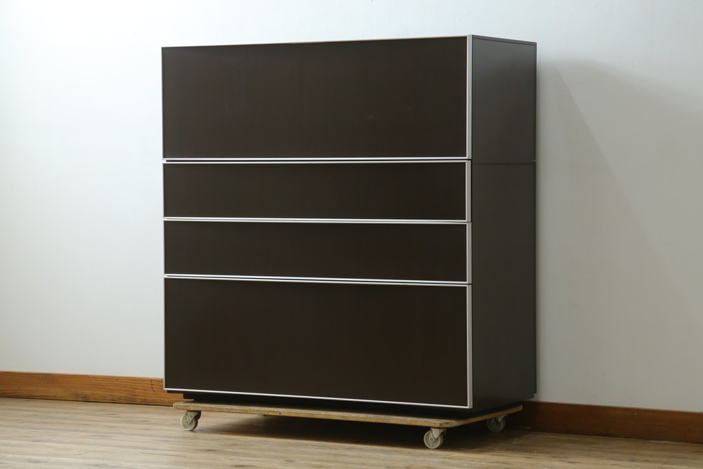 中古　美品　イタリア家具　arflex(アルフレックス)　COMPOSER(コンポーザー)　シンプルなデザインがお部屋に馴染みやすい!!フラップダウン扉収納付きチェスト　(R-061520)