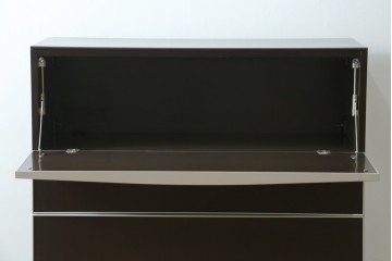 中古　美品　イタリア家具　arflex(アルフレックス)　COMPOSER(コンポーザー)　シンプルなデザインがお部屋に馴染みやすい!!フラップダウン扉収納付きチェスト　(R-061520)