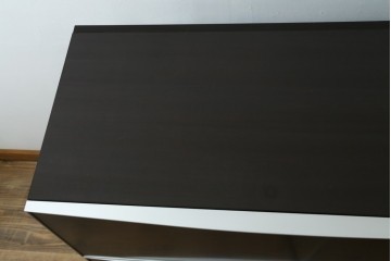 中古　美品　イタリア家具　arflex(アルフレックス)　COMPOSER(コンポーザー)　シンプルなデザインがお部屋に馴染みやすい!!フラップダウン扉収納付きチェスト　(R-061520)