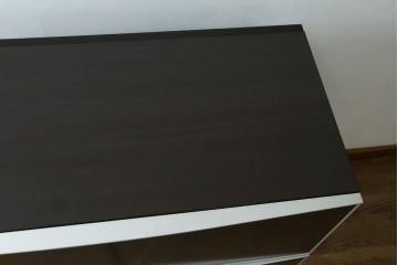 中古　美品　イタリア家具　arflex(アルフレックス)　COMPOSER(コンポーザー)　シンプルなデザインがお部屋に馴染みやすい!!フラップダウン扉収納付きチェスト　(R-061520)