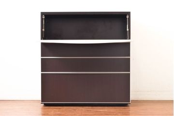 中古　美品　イタリア家具　arflex(アルフレックス)　COMPOSER(コンポーザー)　シンプルなデザインがお部屋に馴染みやすい!!フラップダウン扉収納付きチェスト(引き出し、サイドチェスト、サイドボード)(R-061520)