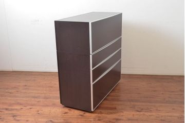 中古　美品　イタリア家具　arflex(アルフレックス)　COMPOSER(コンポーザー)　シンプルなデザインがお部屋に馴染みやすい!!フラップダウン扉収納付きチェスト(引き出し、サイドチェスト、サイドボード)(R-061520)