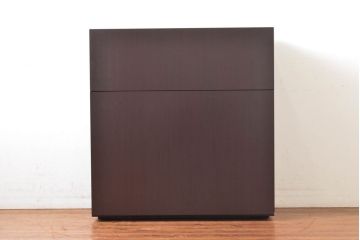 中古　美品　イタリア家具　arflex(アルフレックス)　COMPOSER(コンポーザー)　シンプルなデザインがお部屋に馴染みやすい!!フラップダウン扉収納付きチェスト(引き出し、サイドチェスト、サイドボード)(R-061520)