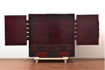 中古　美品　職人手造り　最高級工芸家具　総欅(ケヤキ)材　漆塗り　かくし付き　酒田　迫力ある杢目と金具が魅力的な帳場箪笥(観音箪笥、船箪笥、舟箪笥、収納箪笥、引き出し、和たんす、和タンス、チェスト)(R-061521)