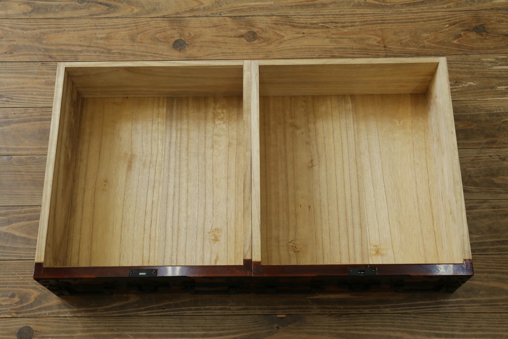 中古　美品　職人手造り　最高級工芸家具　総欅(ケヤキ)材　漆塗り　かくし付き　酒田　迫力ある杢目と金具が魅力的な帳場箪笥　(R-061521)