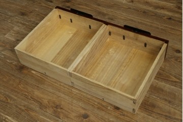 中古　美品　職人手造り　最高級工芸家具　総欅(ケヤキ)材　漆塗り　かくし付き　酒田　迫力ある杢目と金具が魅力的な帳場箪笥　(R-061521)