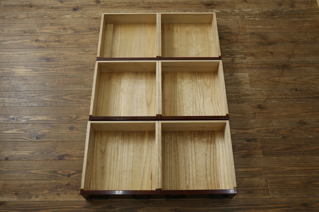 中古　美品　職人手造り　最高級工芸家具　総欅(ケヤキ)材　漆塗り　かくし付き　酒田　迫力ある杢目と金具が魅力的な帳場箪笥　(R-061521)