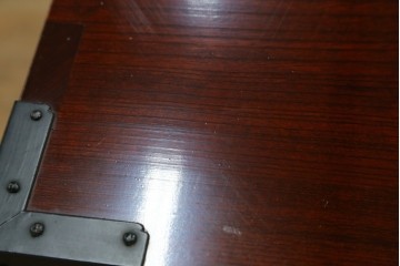 中古　美品　職人手造り　最高級工芸家具　総欅(ケヤキ)材　漆塗り　かくし付き　酒田　迫力ある杢目と金具が魅力的な帳場箪笥　(R-061521)