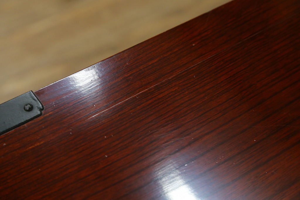中古　美品　職人手造り　最高級工芸家具　総欅(ケヤキ)材　漆塗り　かくし付き　酒田　迫力ある杢目と金具が魅力的な帳場箪笥　(R-061521)