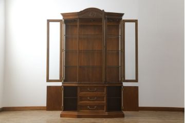 中古　美品　DREXEL HERITAGE(ドレクセルヘリテイジ)　TRYON MANOR(トライオンメナー)　格調高い佇まいが魅力の飾り棚(キャビネット、食器棚、収納棚)(R-061524)