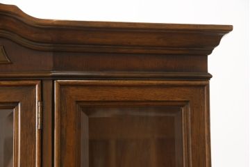 中古　美品　DREXEL HERITAGE(ドレクセルヘリテイジ)　TRYON MANOR(トライオンメナー)　格調高い佇まいが魅力の飾り棚(キャビネット、食器棚、収納棚)(R-061524)